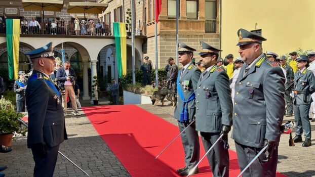 Un momento della premiazione dei Finanzieri al 252° anniversario della Guardia di Finanza a Firenze