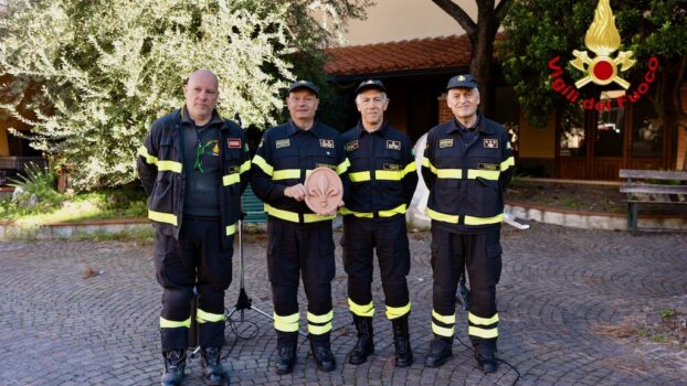 Il direttore Frezza (secondo da sin.) ha salutato il 13 ottobre i Vigili del Fuoco di Firenze. Alla sua sinistra il Comandante Provinciale D'Anna e il vice comandante Genova. Alla sua destra il CSE Del Sordo capo turno C