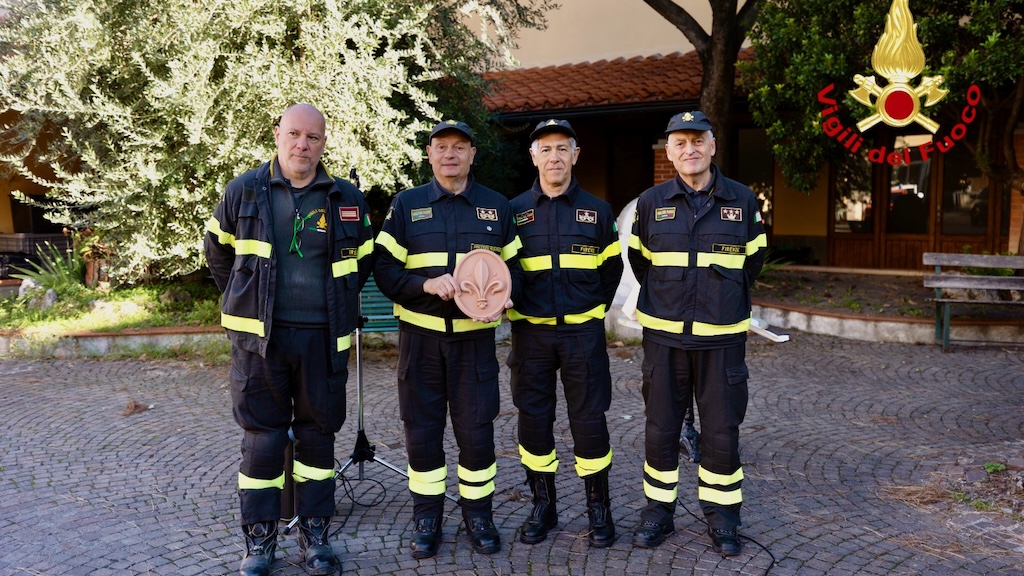 Il direttore Frezza (secondo da sin.) ha salutato il 13 ottobre i Vigili del Fuoco di Firenze. Alla sua sinistra il Comandante Provinciale D'Anna e il vice comandante Genova. Alla sua destra il CSE Del Sordo capo turno C